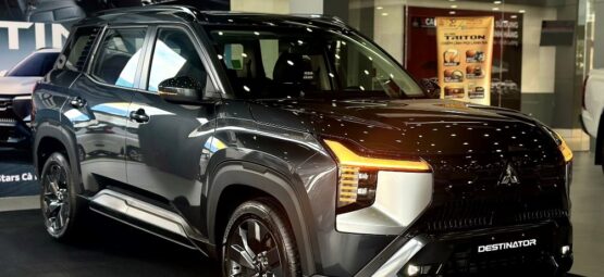 Mitsubishi Destinator Premium màu xám