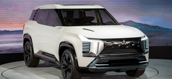 Mẫu xe 07 chỗ Mitsubishi DST Concept chính thức ra mắt tại Việt Nam