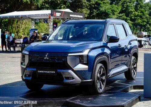 Hình ảnh thực tế Mitsubishi Destinator Ultimate màu xanh