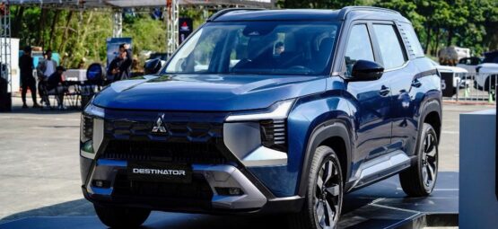 Hình ảnh thực tế Mitsubishi Destinator Ultimate màu xanh