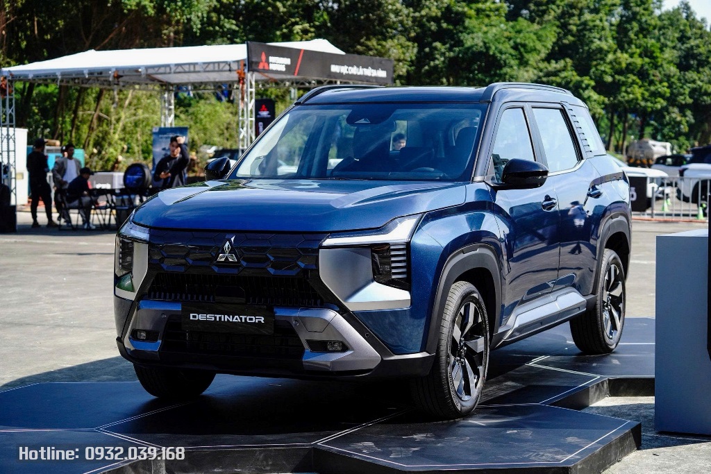 Chi tiết hình ảnh thực tế Mitsubishi Destinator Ultimate màu xanh