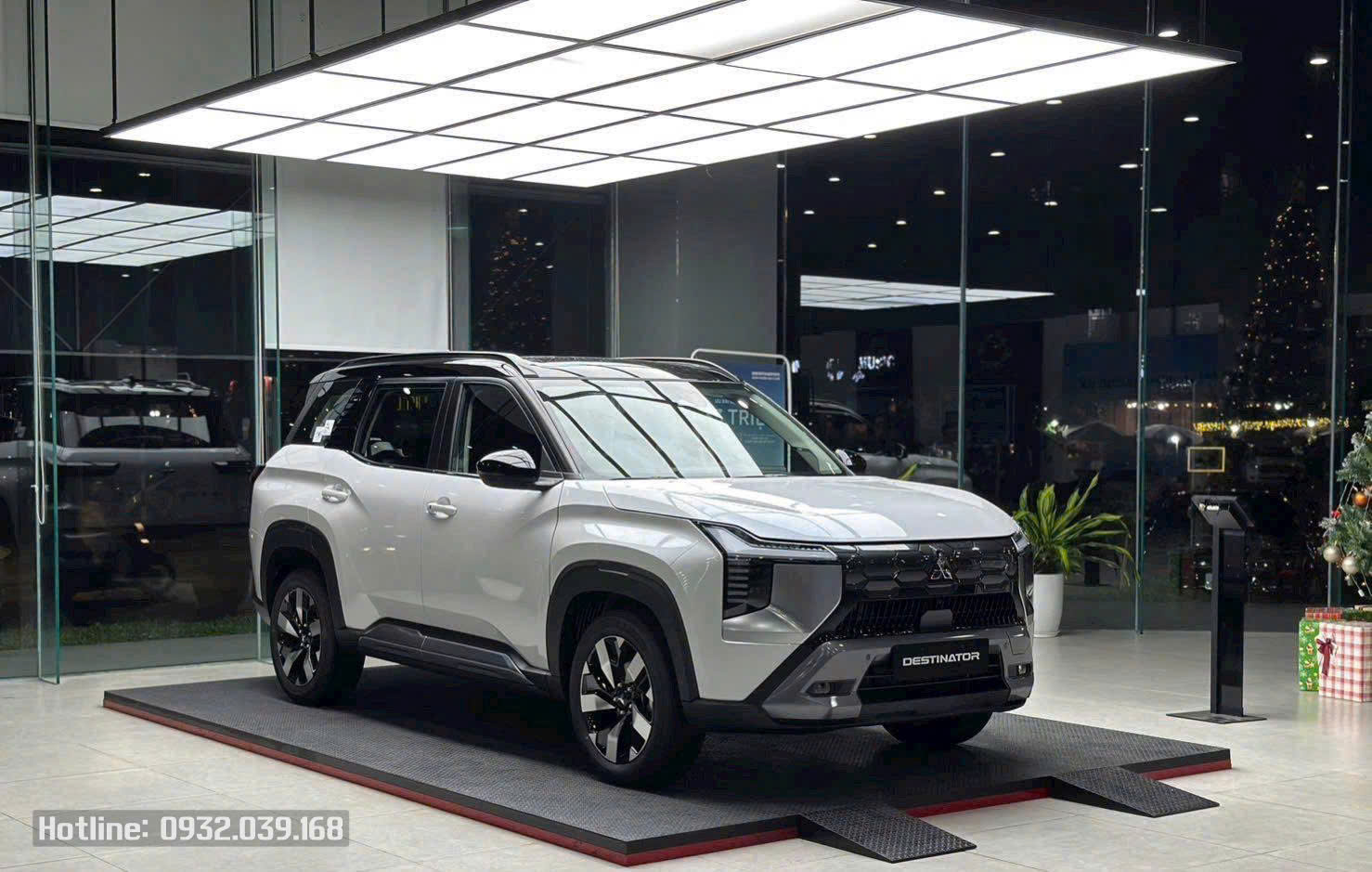 Mitsubishi Destinator Ultimate màu trắng