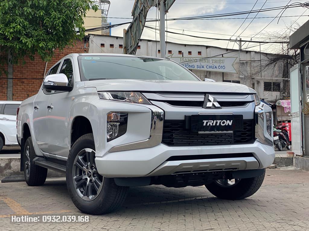 Mitsubishi Triton 4×2 AT Mivec màu trắng kèm giá bán Tháng 08/2024