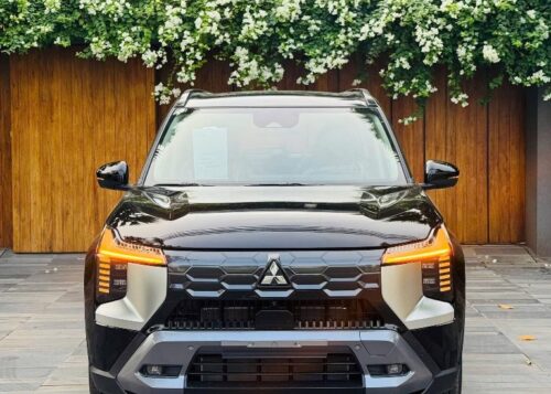 Mitsubishi Destinator Ultimate 2026 màu đen