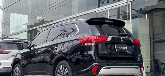 Giá lăn bánh Mitsubishi Outlander tiêu chuẩn & Premium