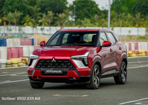 Mitsubishi Xforce Exceed màu đỏ kèm giá bán khuyến mãi Tháng 05/2024