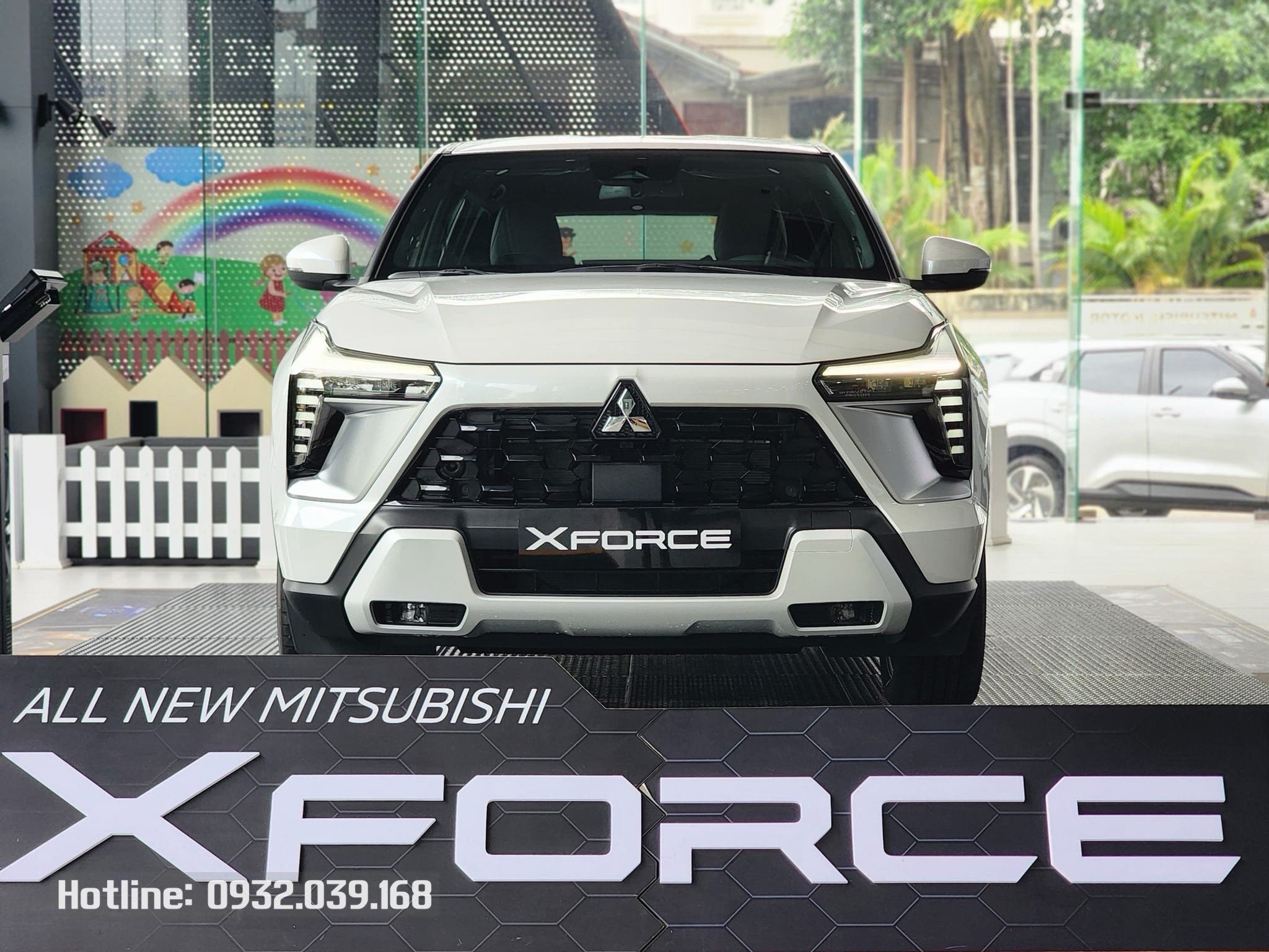 Giá bán Mitsubishi Xforce Ultimate màu trắng kèm khuyến mãi Tháng 8/2024