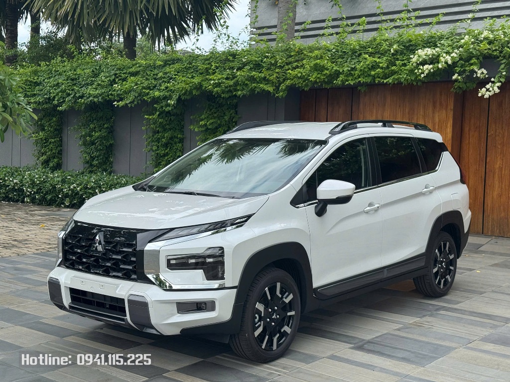 Mitsubishi Xpander Cross 2025 phiên bản nâng cấp màu trắng