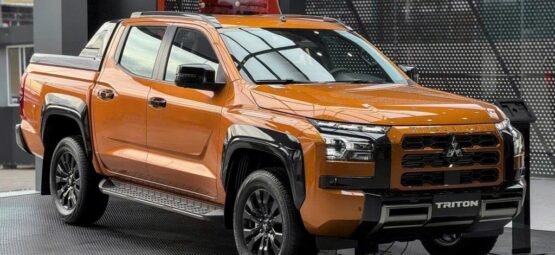 Giá xe Mitsubishi Triton Athlethe 2 cầu màu cam kèm khuyến mãi