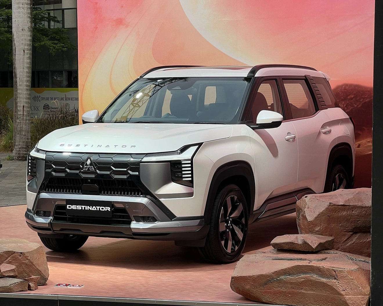 giá xe Mitsubishi Destinator tại Việt Nam