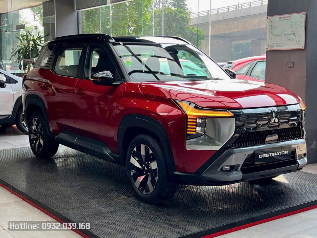 Hình ảnh thực tế Mitsubishi Destinator Ultimate màu Đỏ nóc đen