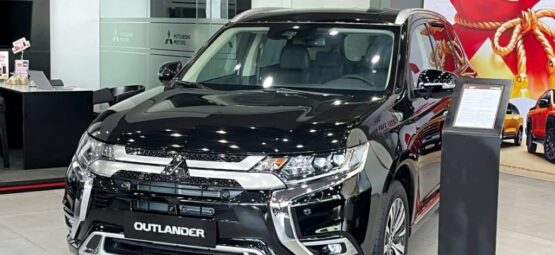 Giá lăn bánh Mitsubishi Outlander tiêu chuẩn & Premium