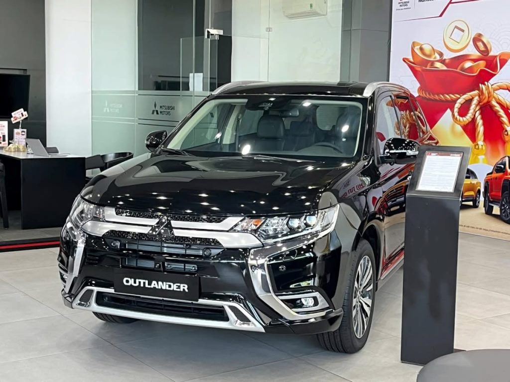 Giá lăn bánh Mitsubishi Outlander tiêu chuẩn & Premium