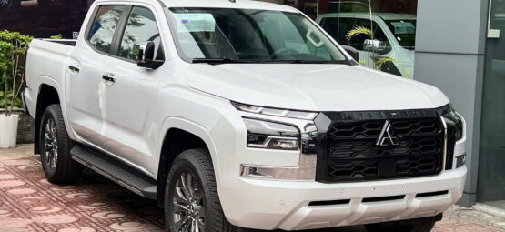 Mitsubishi Triton AT Premium màu trắng