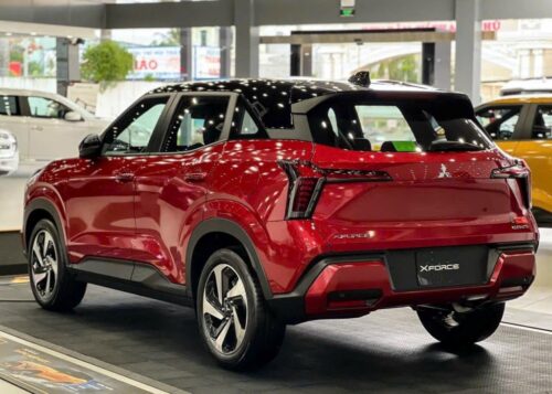Xe Mitsubishi Xforce Ultimate màu đỏ đen kèm giá bán Khuyến Mãi