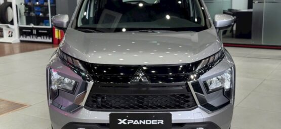 Mitsubishi Xpander AT Eco màu Bạc kèm giá lăn bánh Tháng 02/2026